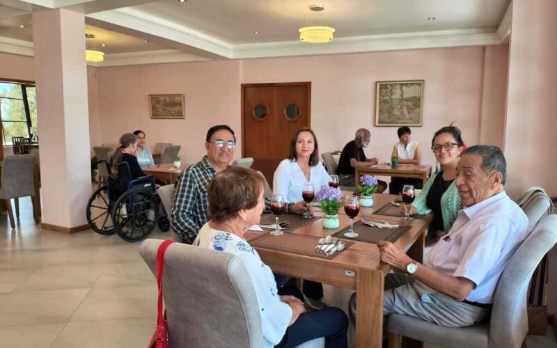 Cómo elegir una residencia para adultos mayores en Ecuador desde  México